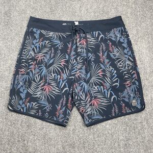 Travis Mathew Board Shorts Mens 38 Cool As A Coconut Total Eclipse Pockets 8.5 "